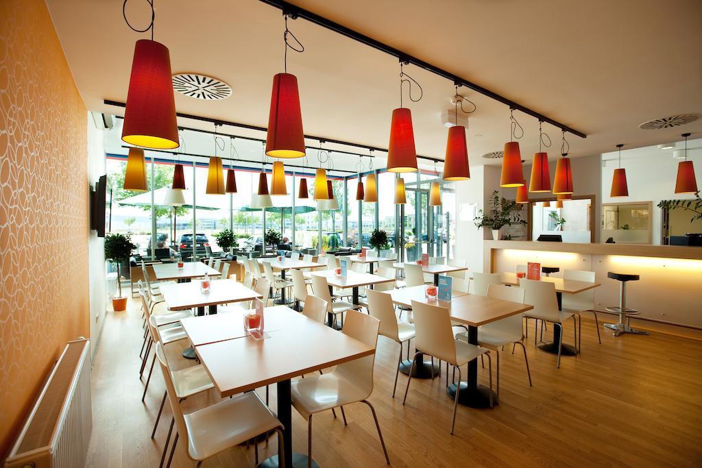 Orange Wings Wiener Neustadt Exterior photo